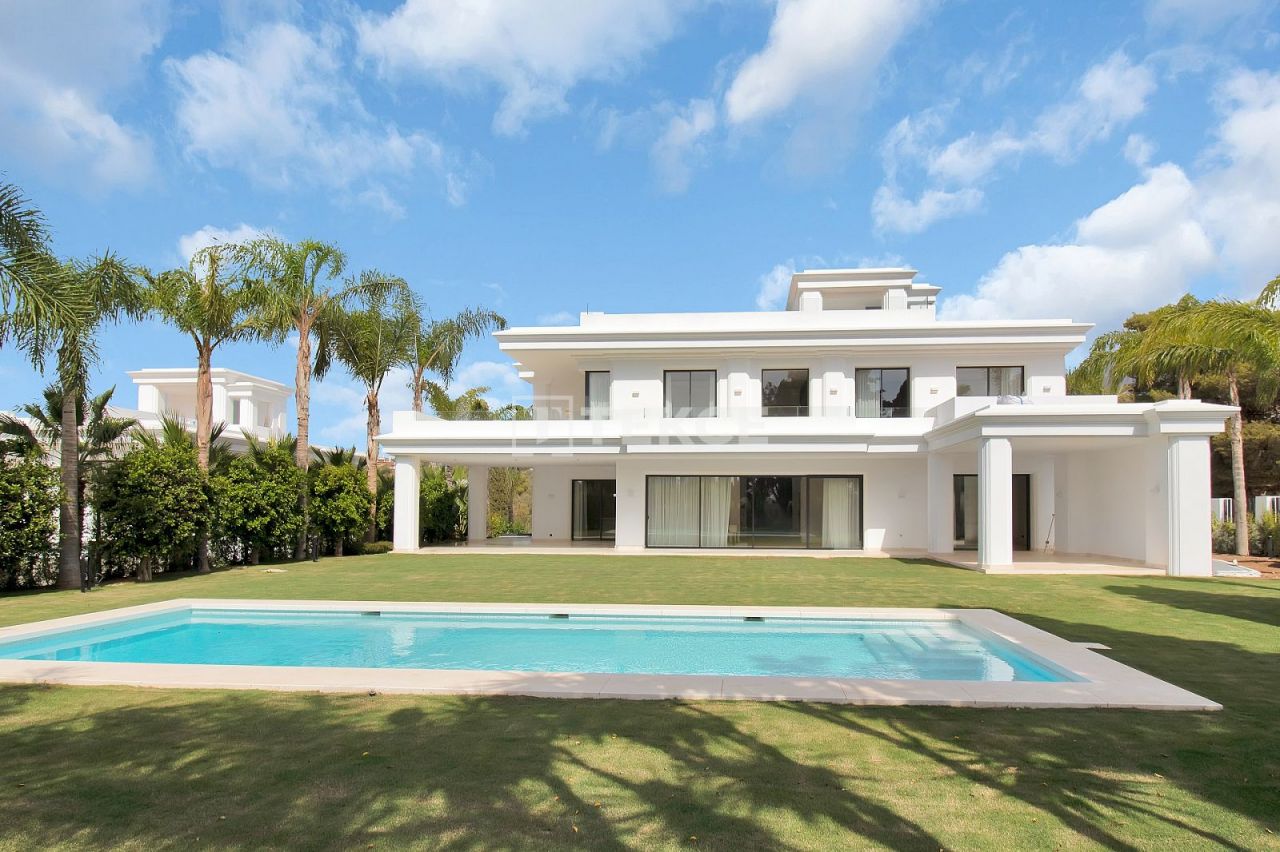 Villa in Marbella, Spain, 615 sq.m - picture 1
