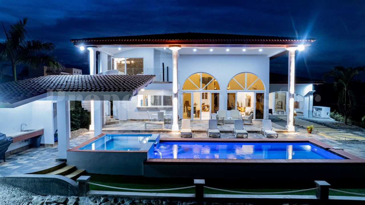 Villa Pedasi, Panama, 659 sq.m - picture 1