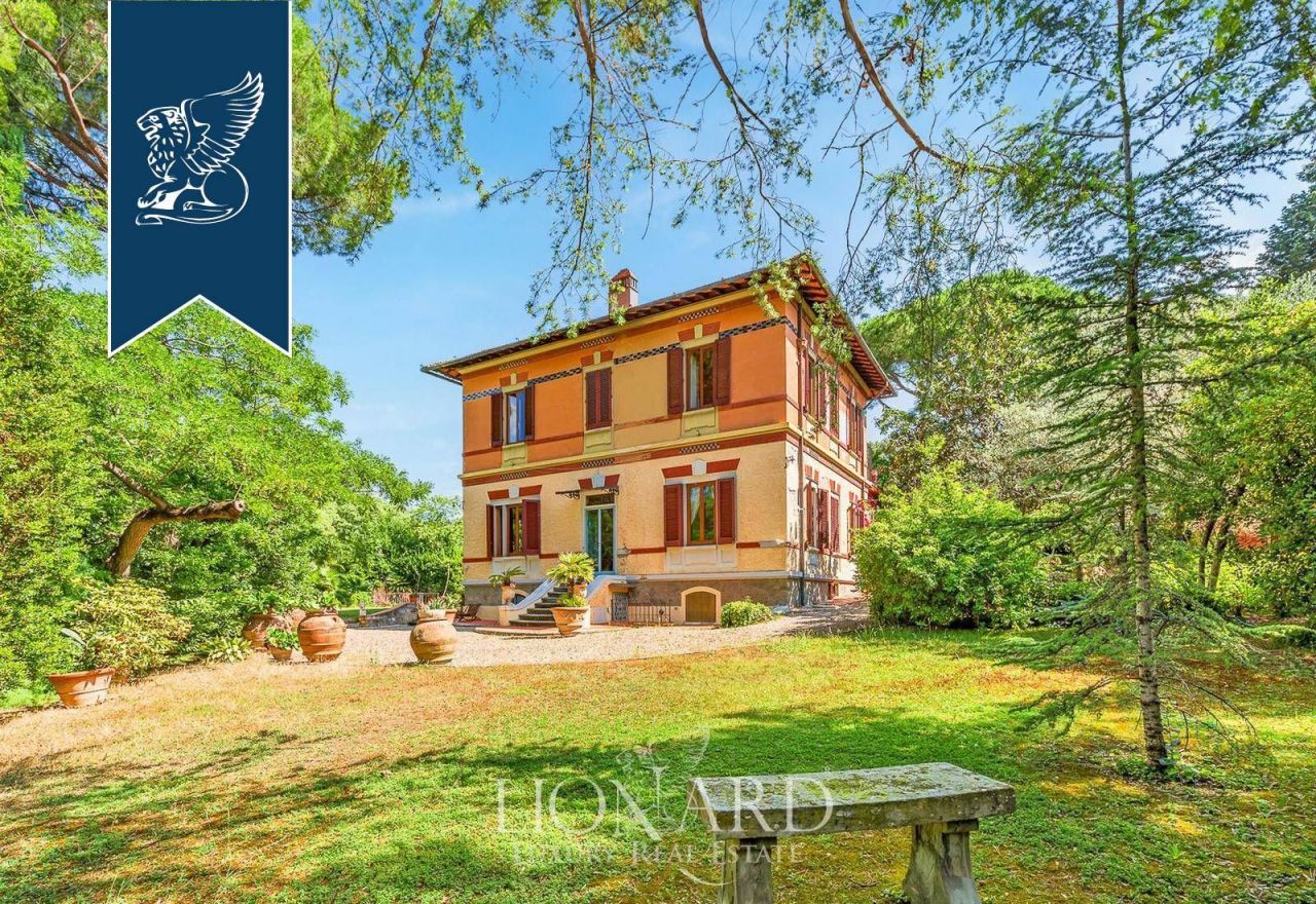Villa in Florence, Italy, 740 sq.m - picture 1
