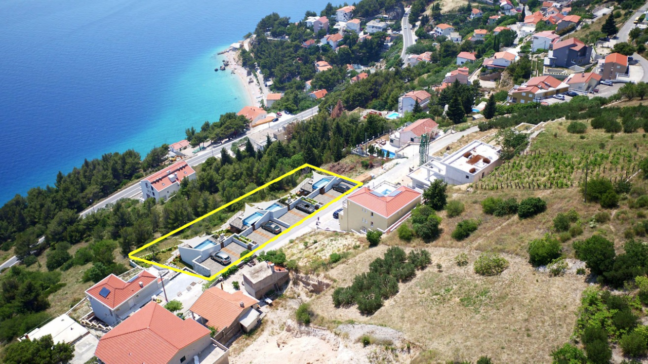 Land in Omis, Croatia, 1 200 sq.m - picture 1