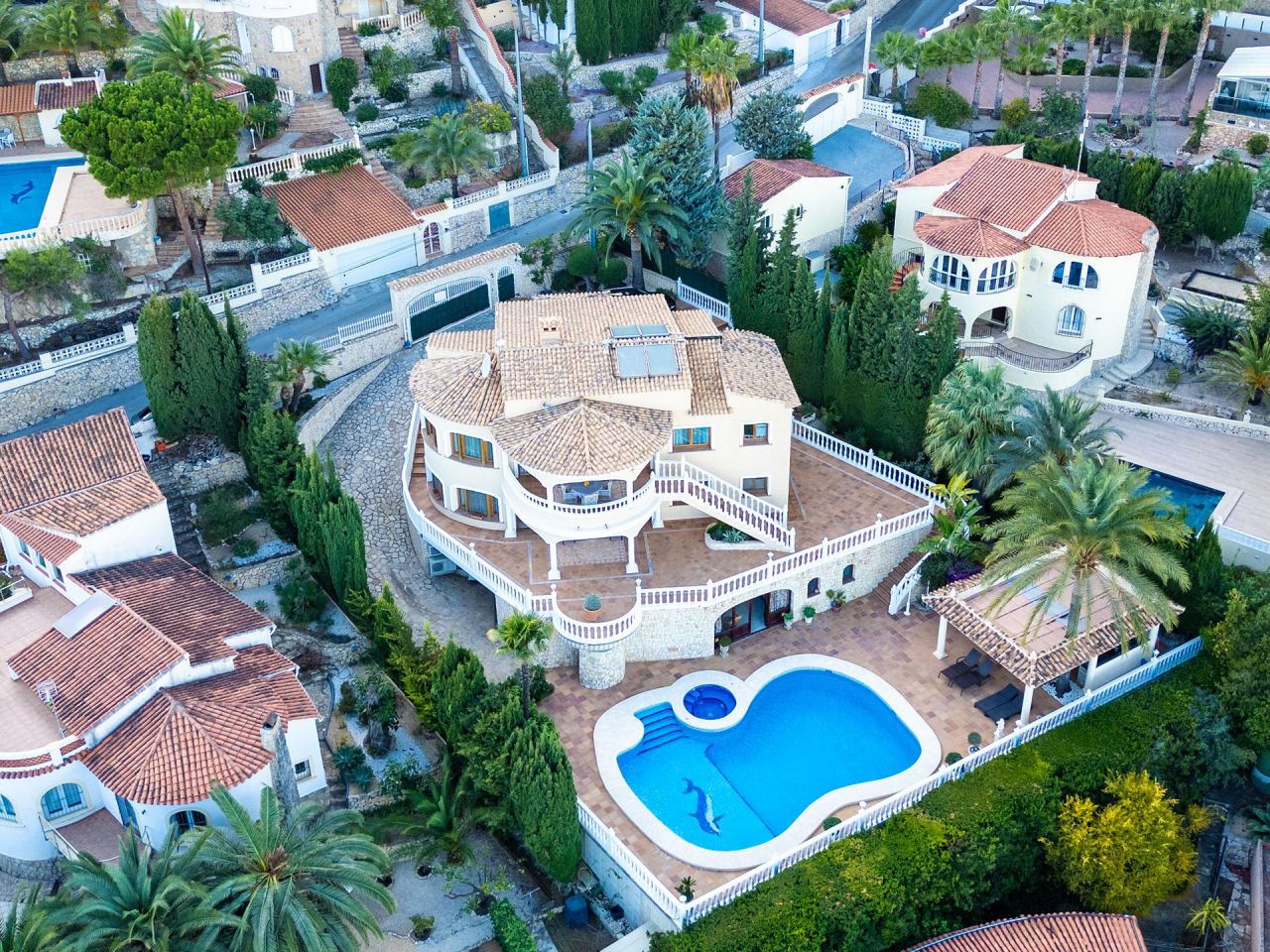 Villa in Calp, Spain, 399 sq.m - picture 1