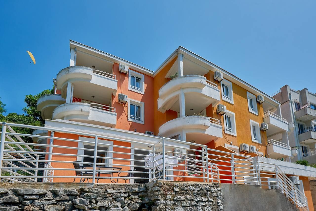 Hotel in Budva, Montenegro, 587 sq.m - picture 1