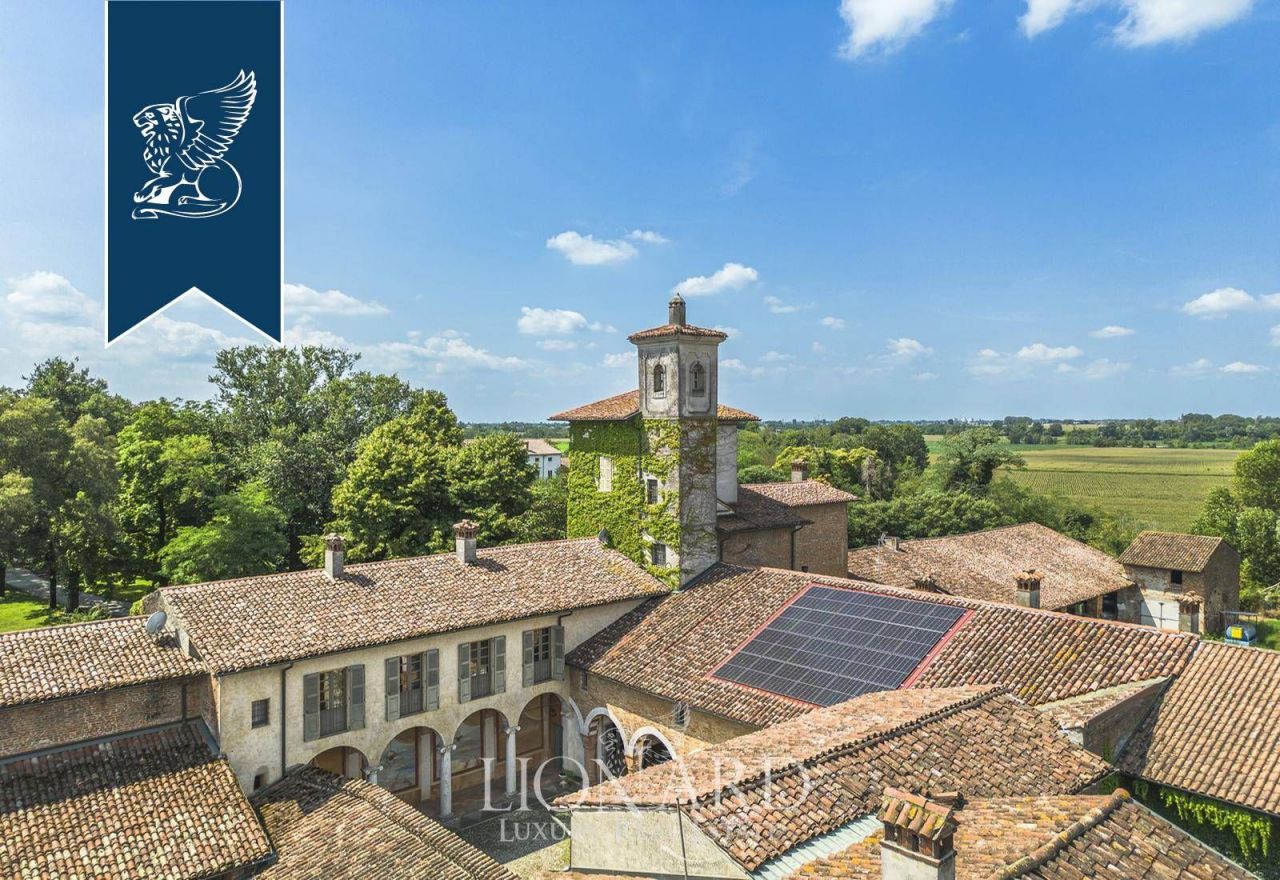 Villa à Crémone, Italie, 1 400 m2 - image 1