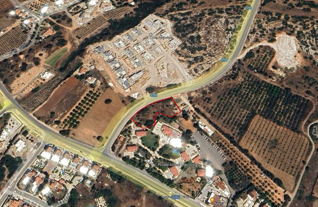 Land in Paphos, Cyprus, 2 436 sq.m - picture 1