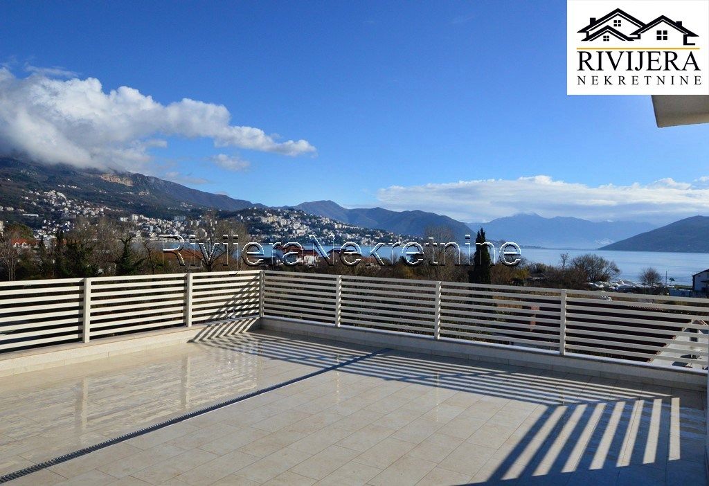 Flat in Igalo, Montenegro, 92 sq.m - picture 1