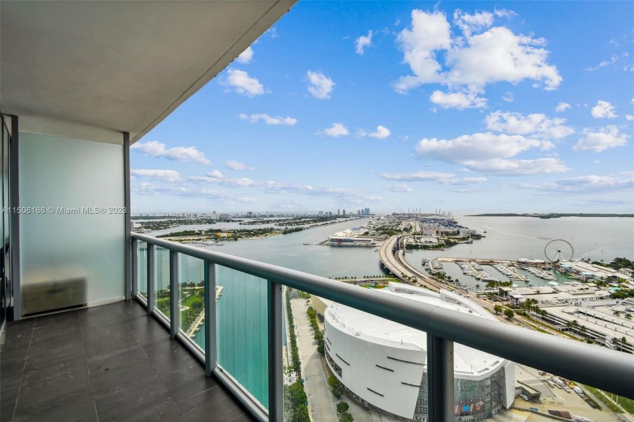 Appartement à Miami, États-Unis, 110 m2 - image 1