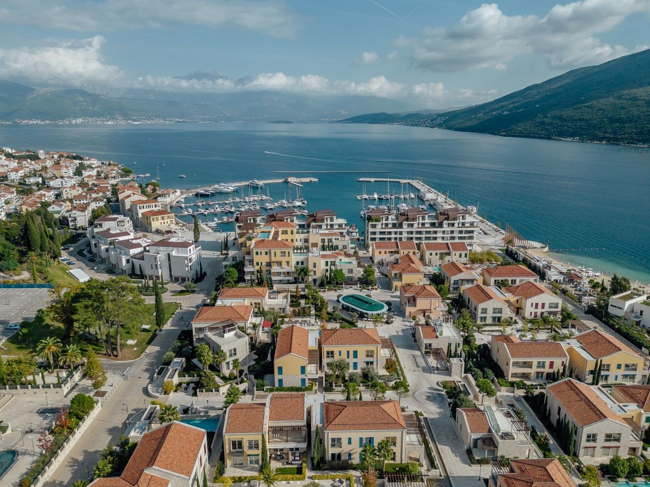Apartment in Herceg-Novi, Montenegro, 382 sq.m - picture 1