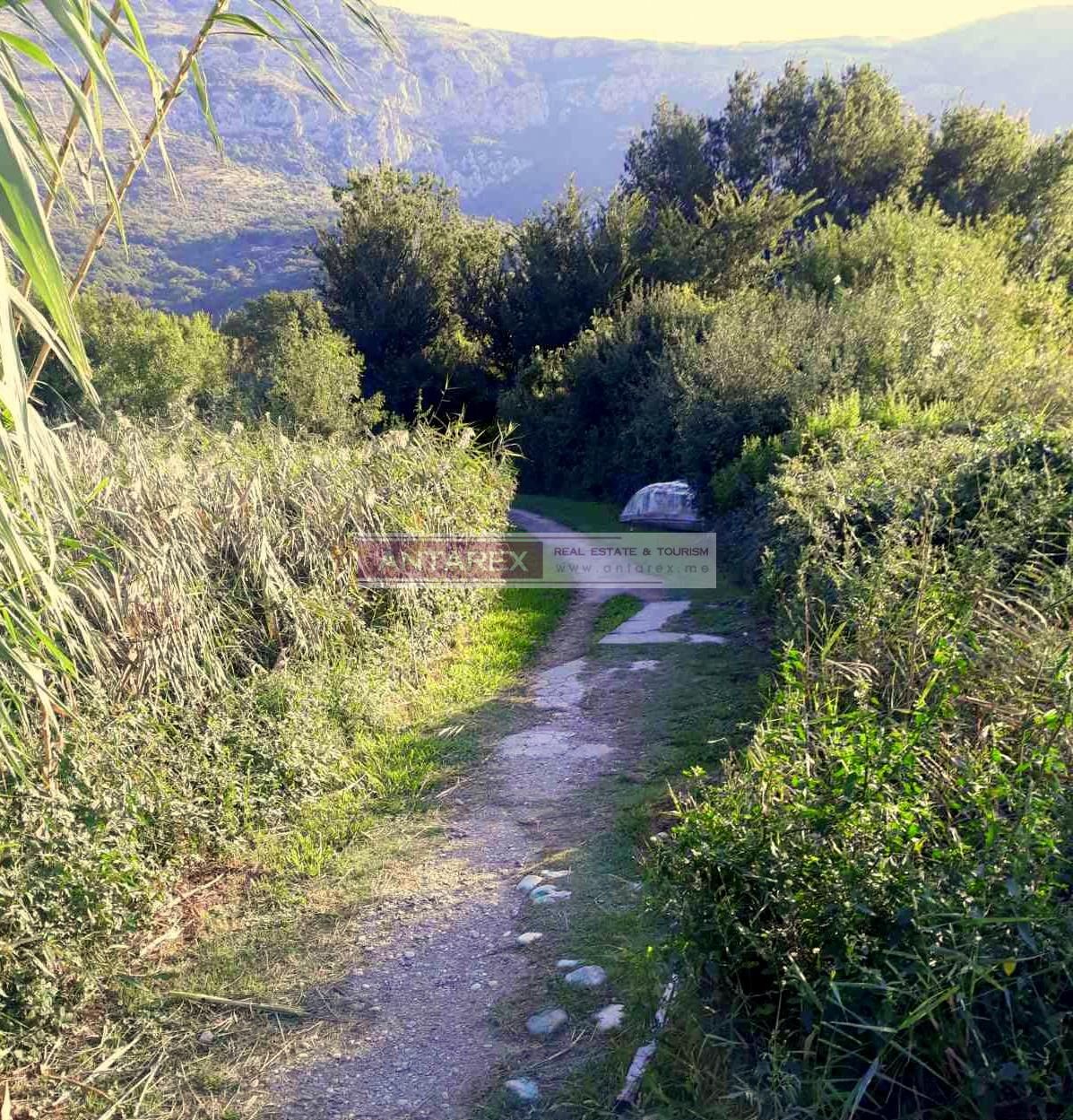 Land in Buljarica, Montenegro, 1 626 sq.m - picture 1