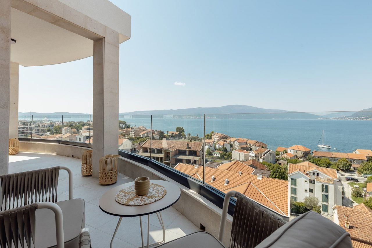 Apartment in Tivat, Montenegro, 125 sq.m - picture 1