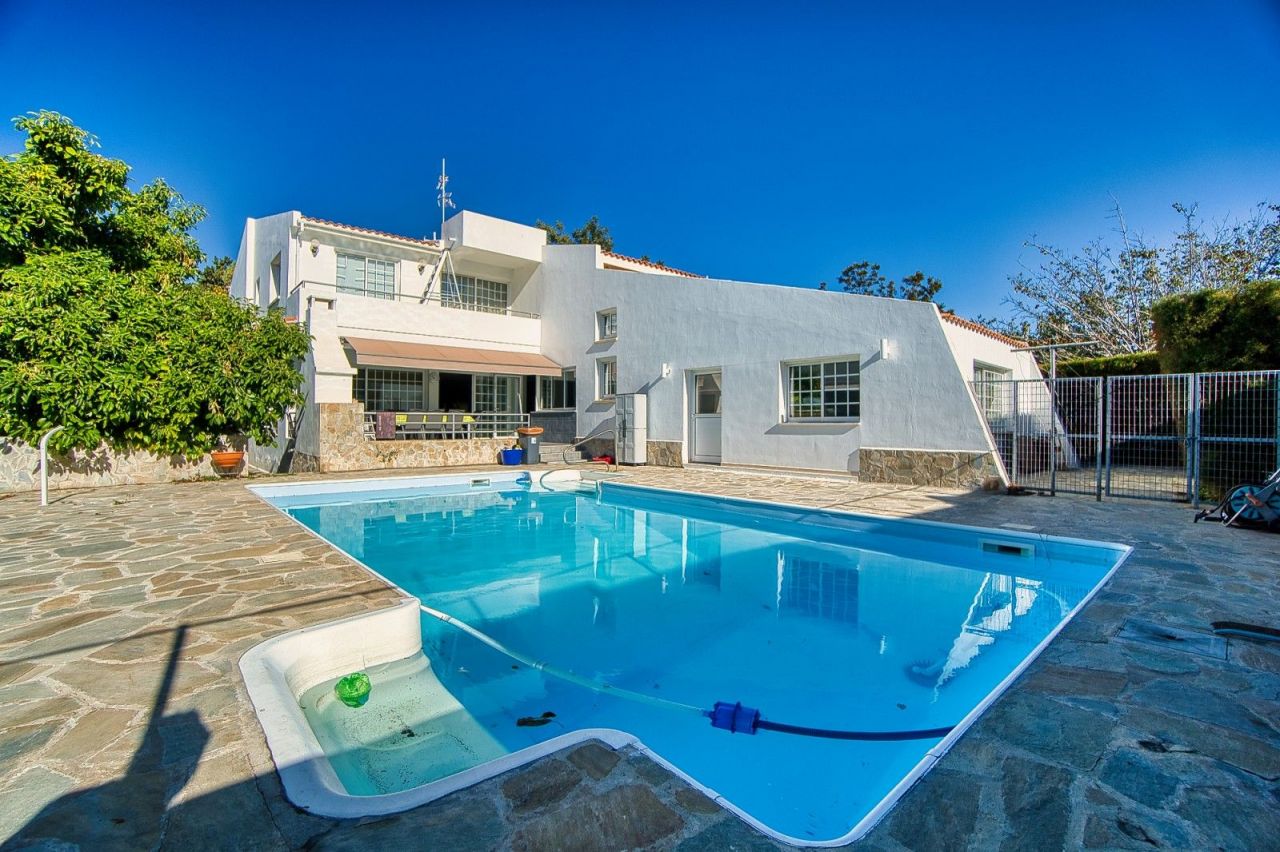 Villa in Paphos, Cyprus, 340 sq.m - picture 1