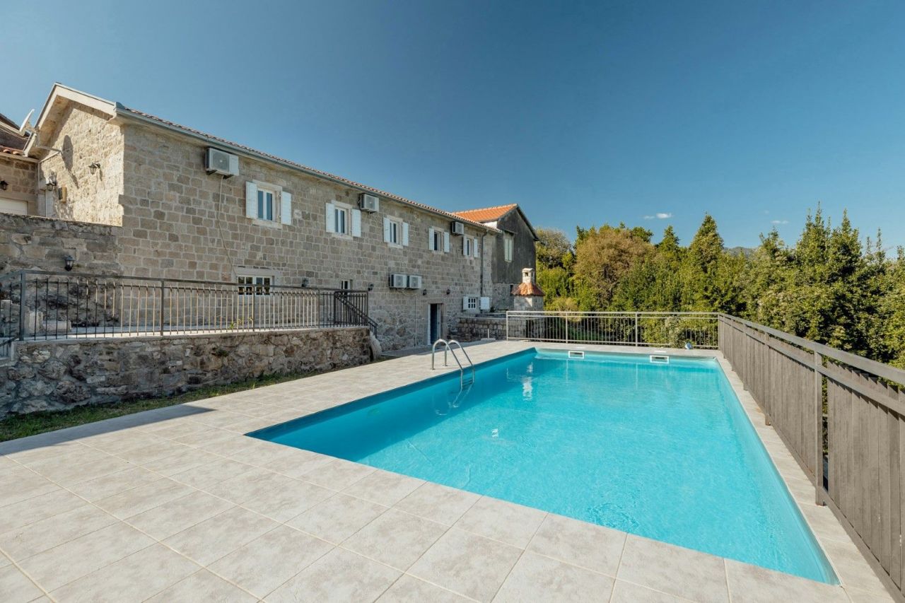 Villa in Herceg-Novi, Montenegro, 176 m2 - Foto 1
