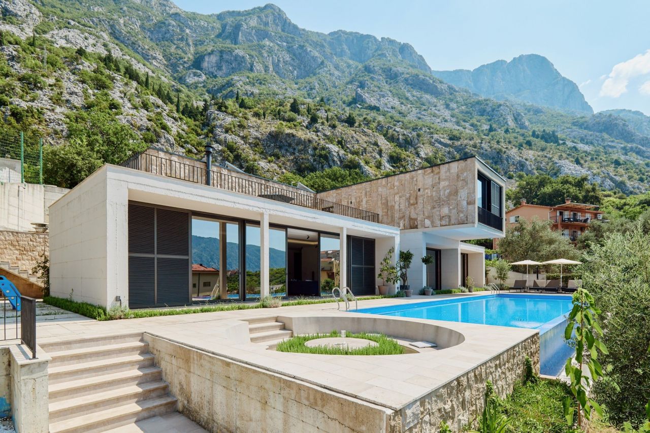 Villa in Kotor, Montenegro, 419 sq.m - picture 1
