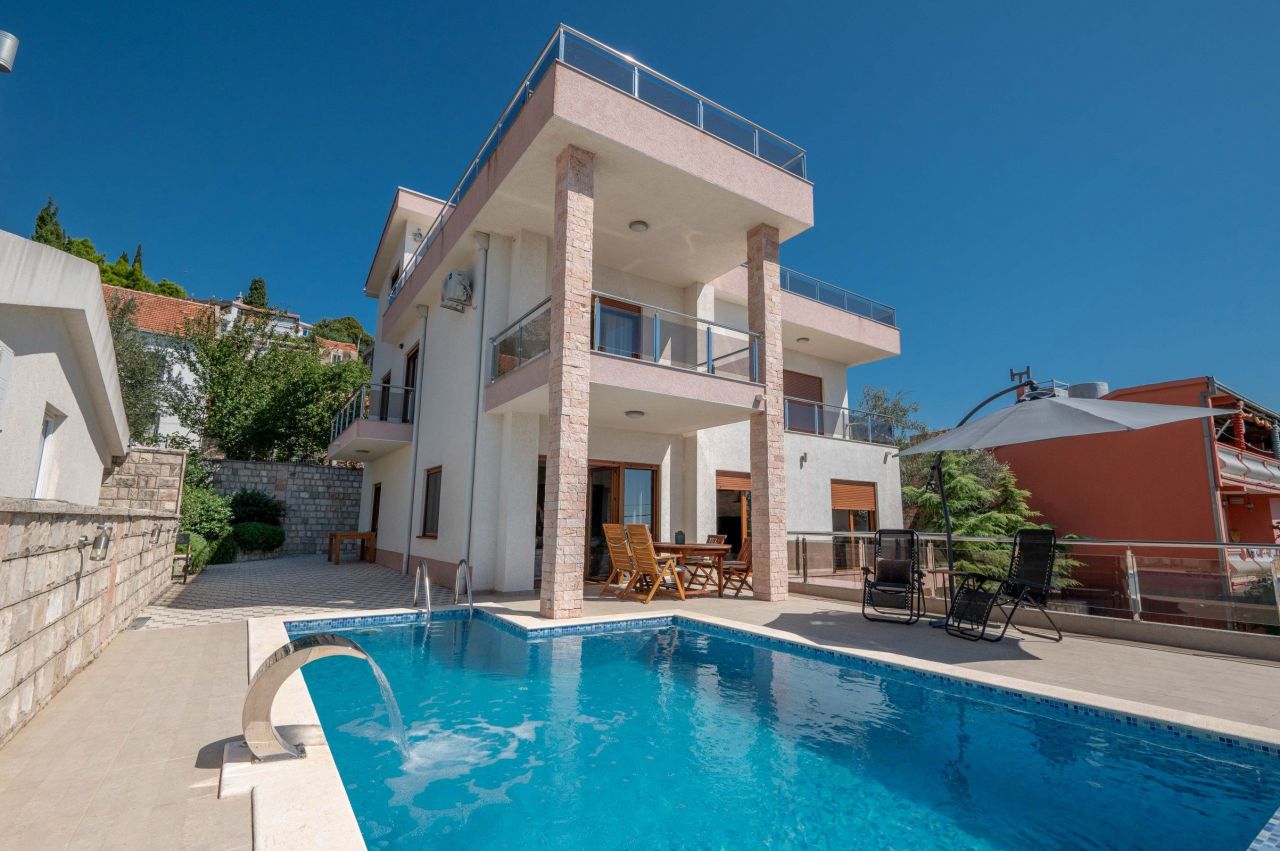 Villa in Bar, Montenegro, 500 sq.m - picture 1