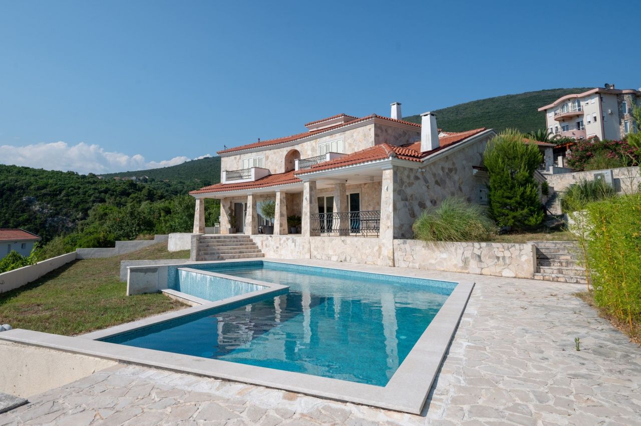 Villa in Herceg-Novi, Montenegro, 228 m2 - Foto 1