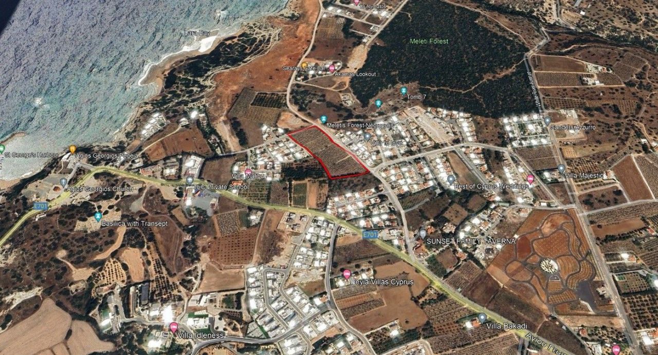 Land in Paphos, Cyprus, 14 586 sq.m - picture 1