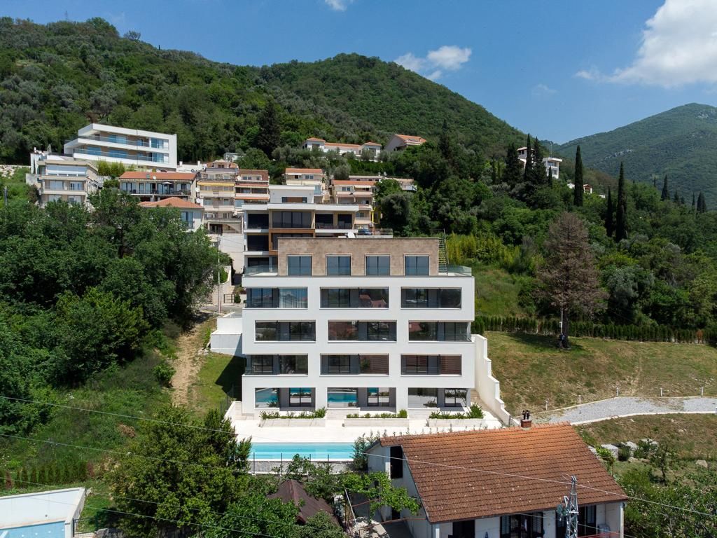 Apartment in Tivat, Montenegro, 103.5 sq.m - picture 1