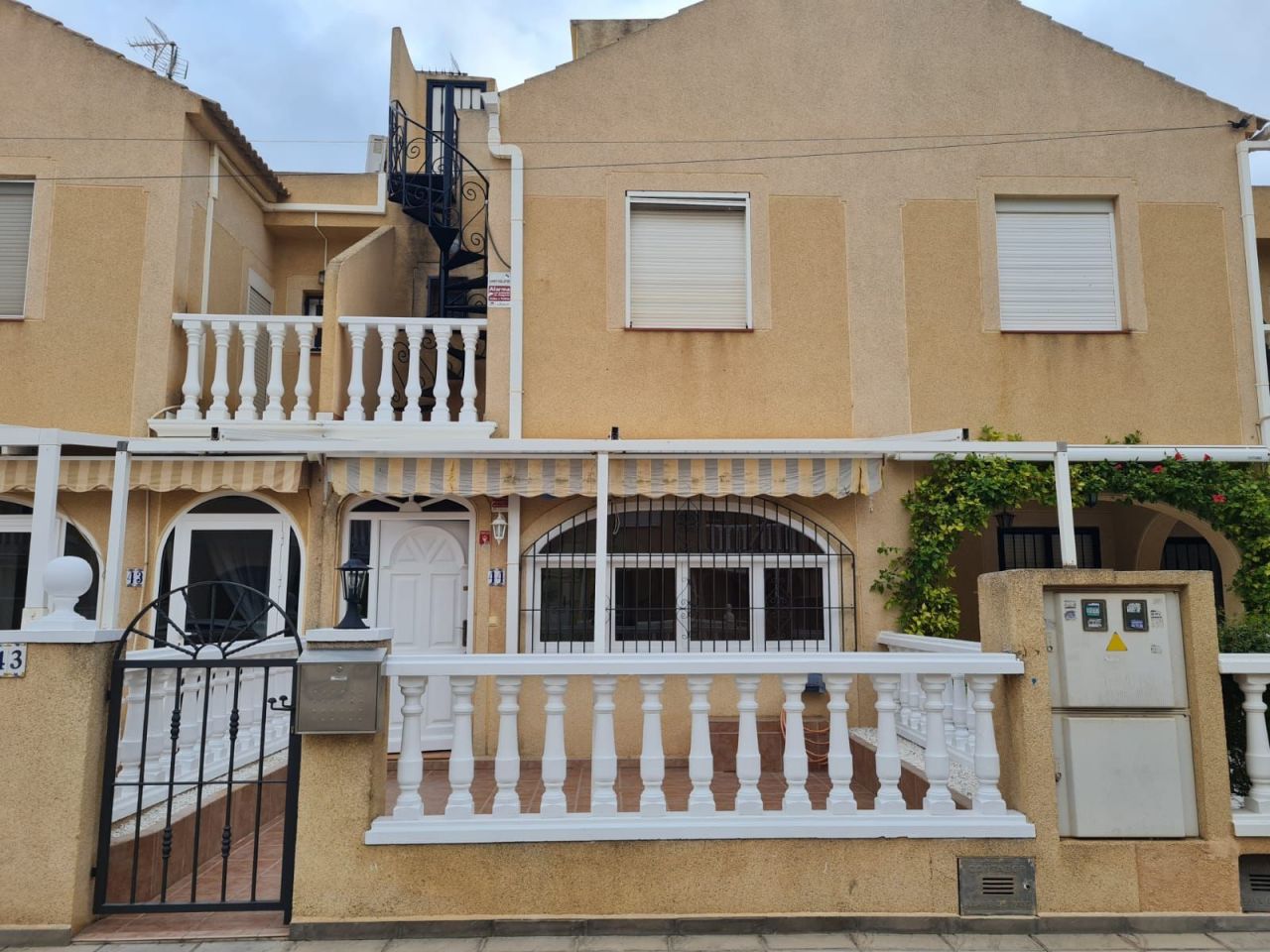 Maison à Torrevieja, Espagne, 85 m2 - image 1