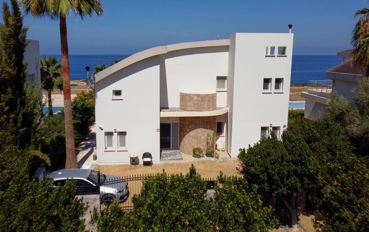 Villa in Famagusta, Zypern, 286 m2 - Foto 1