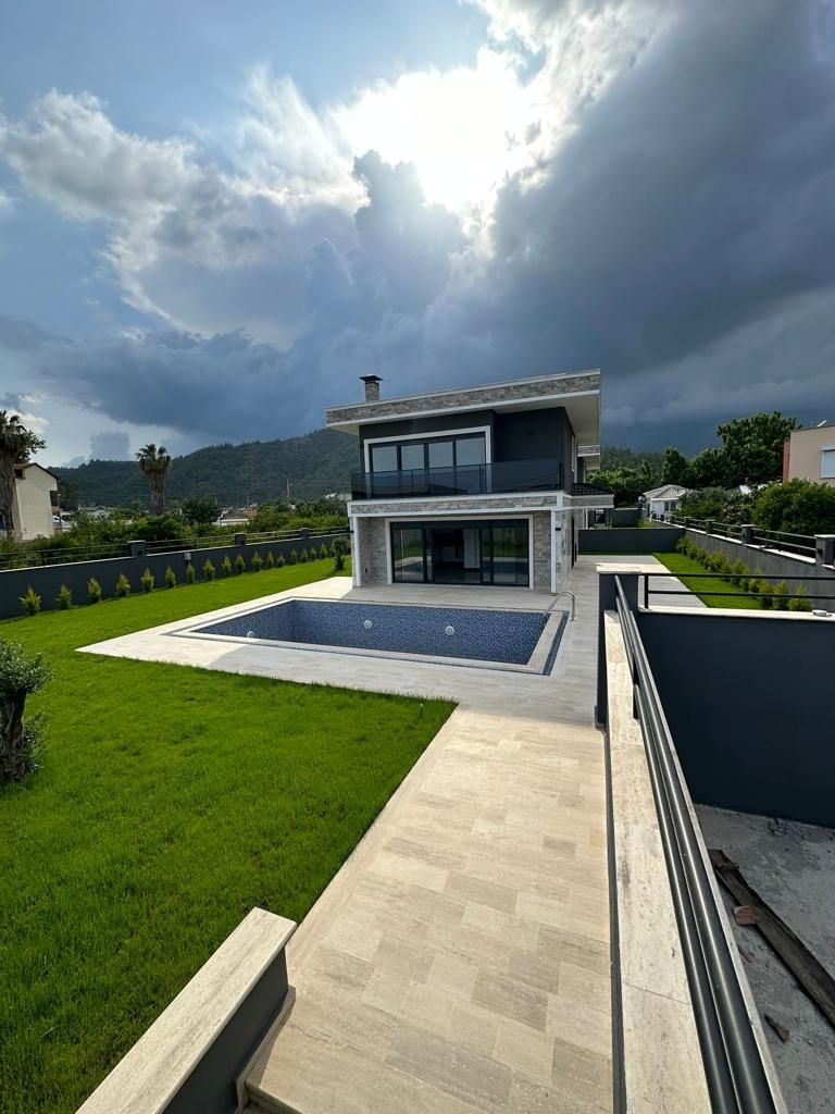 Villa in Camyuva, Turkey, 280 sq.m - picture 1