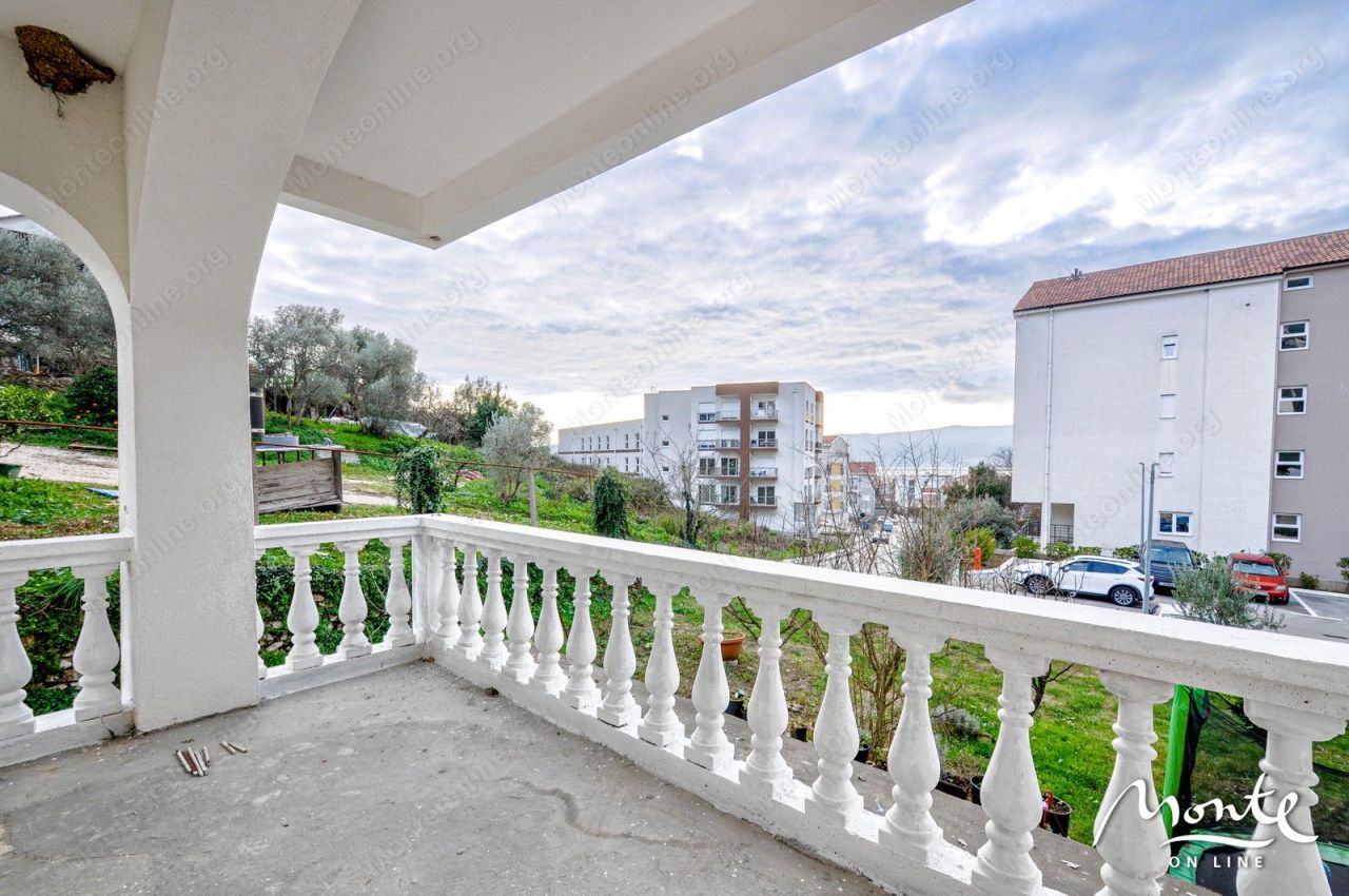 Wohnung in Tivat, Montenegro, 116 m2 - Foto 1
