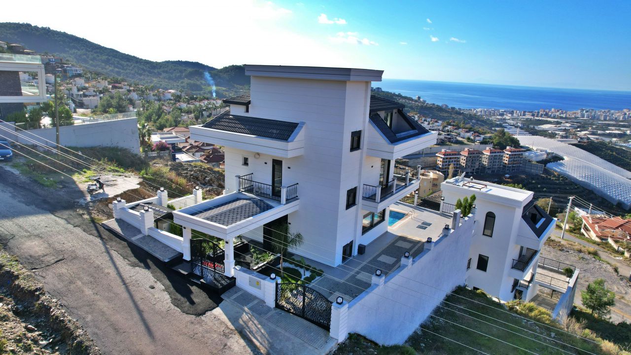 Villa in Alanya, Turkey, 300 sq.m - picture 1