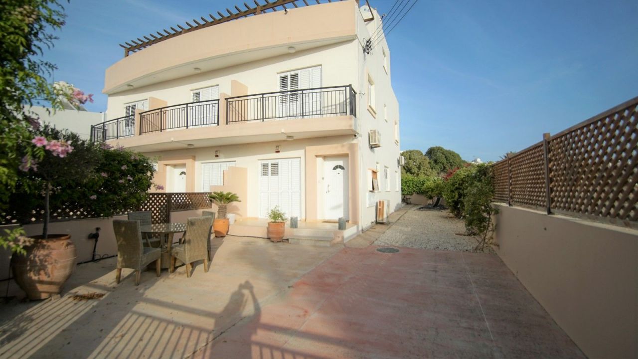 Townhouse in Paphos, Cyprus, 150 sq.m - picture 1