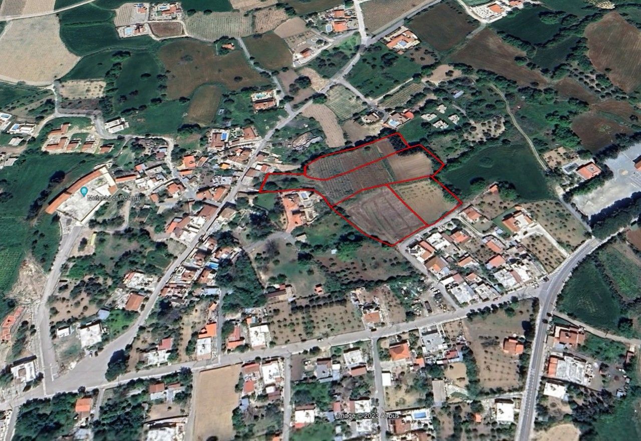 Land in Paphos, Cyprus, 12 377 sq.m - picture 1