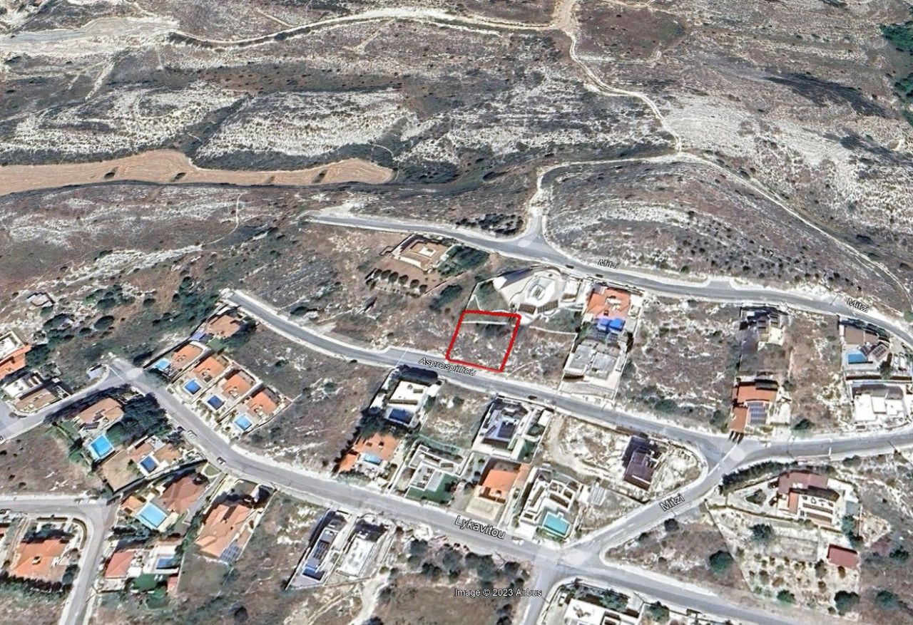 Land in Paphos, Cyprus, 646 sq.m - picture 1