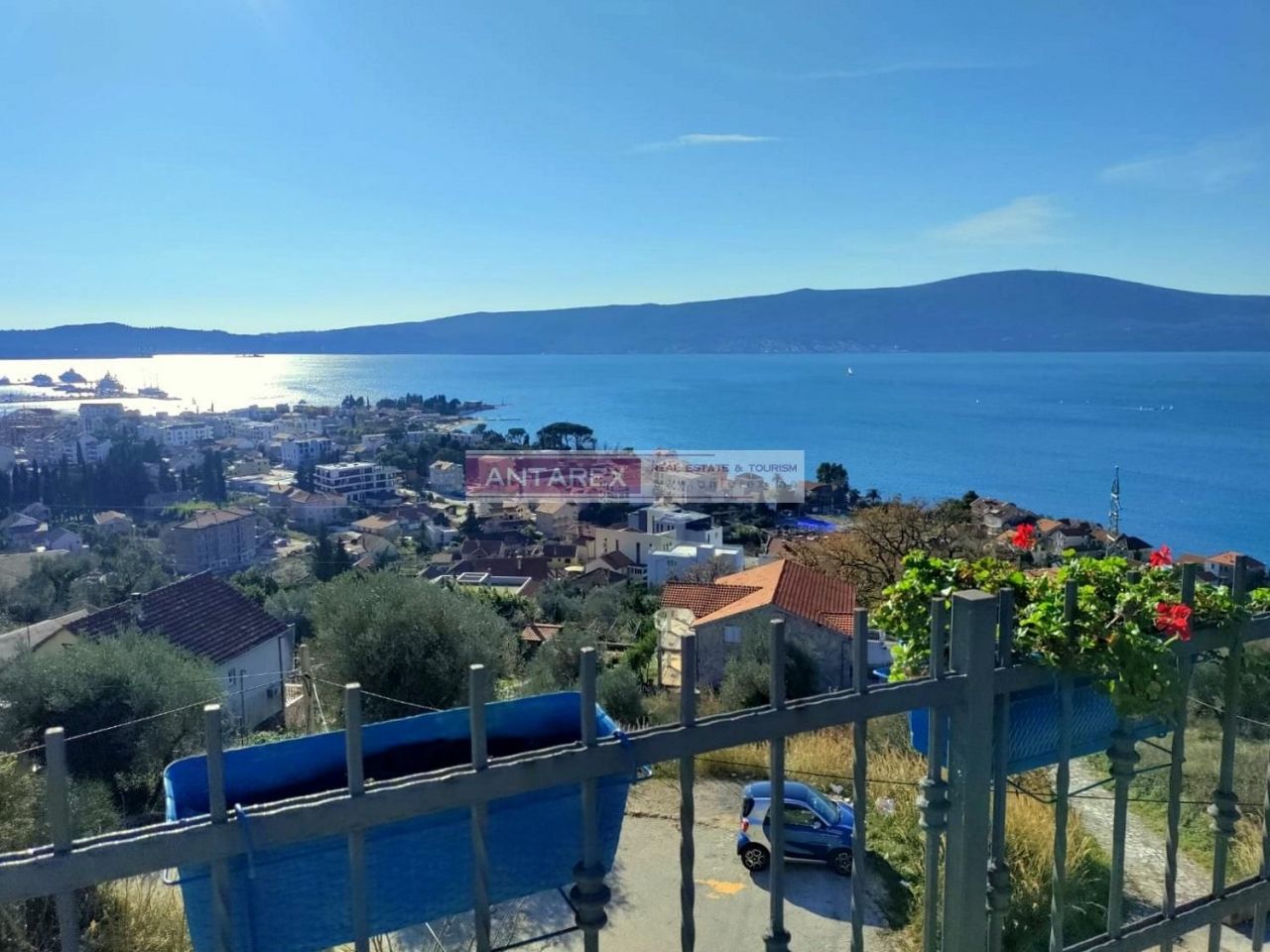 Villa in Tivat, Montenegro, 316 sq.m - picture 1