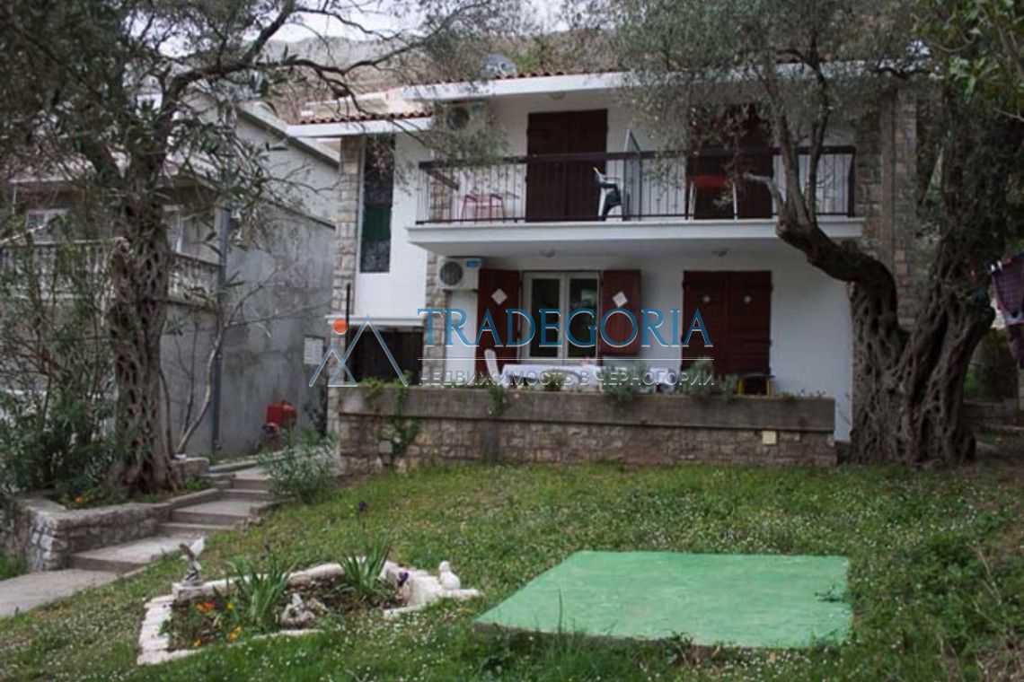 House in Petrovac, Montenegro, 250 sq.m - picture 1