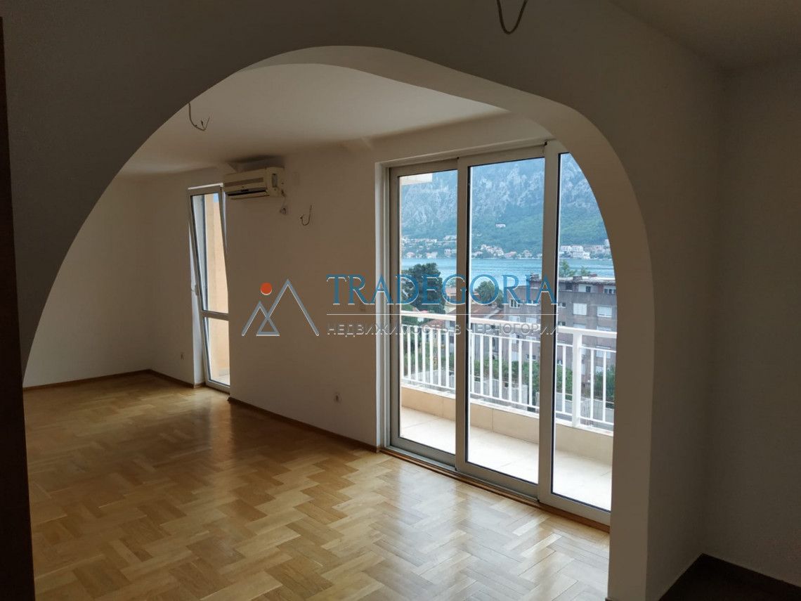Wohnung in Dobrota, Montenegro, 108 m2 - Foto 1
