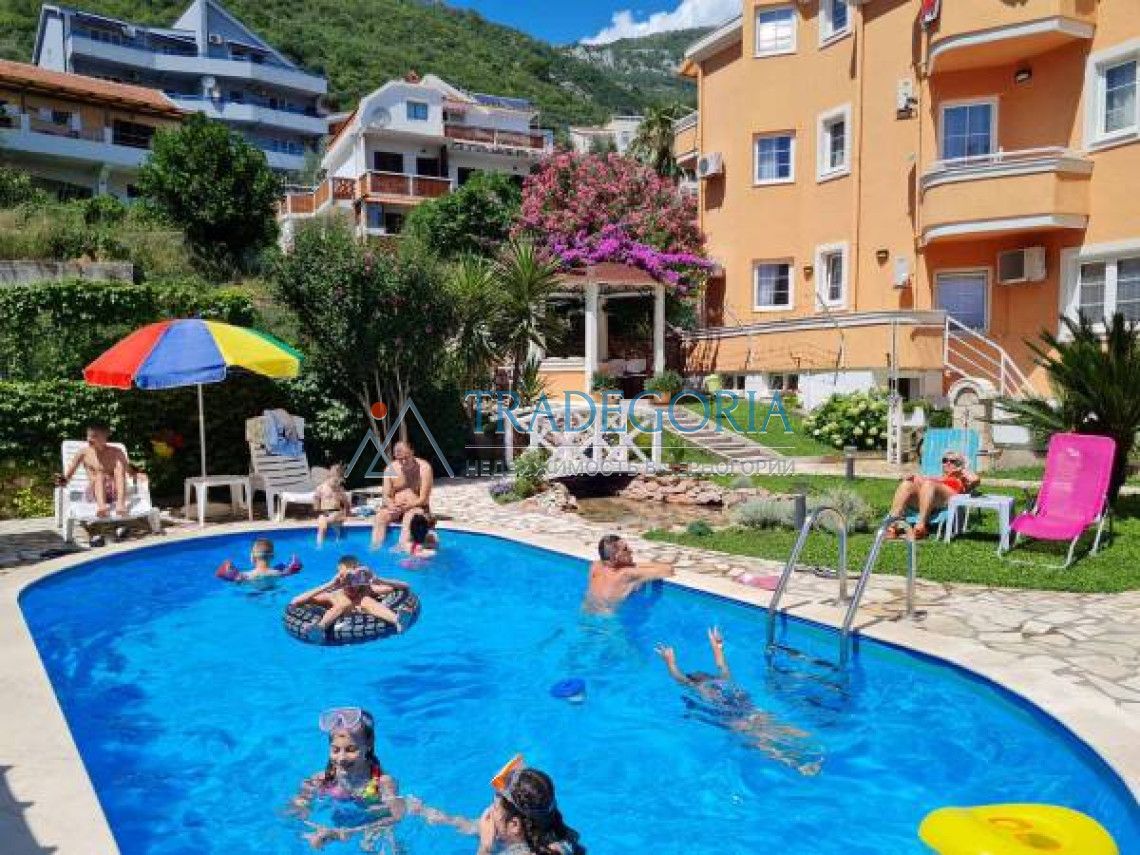 Hotel in Petrovac, Montenegro, 600 sq.m - picture 1
