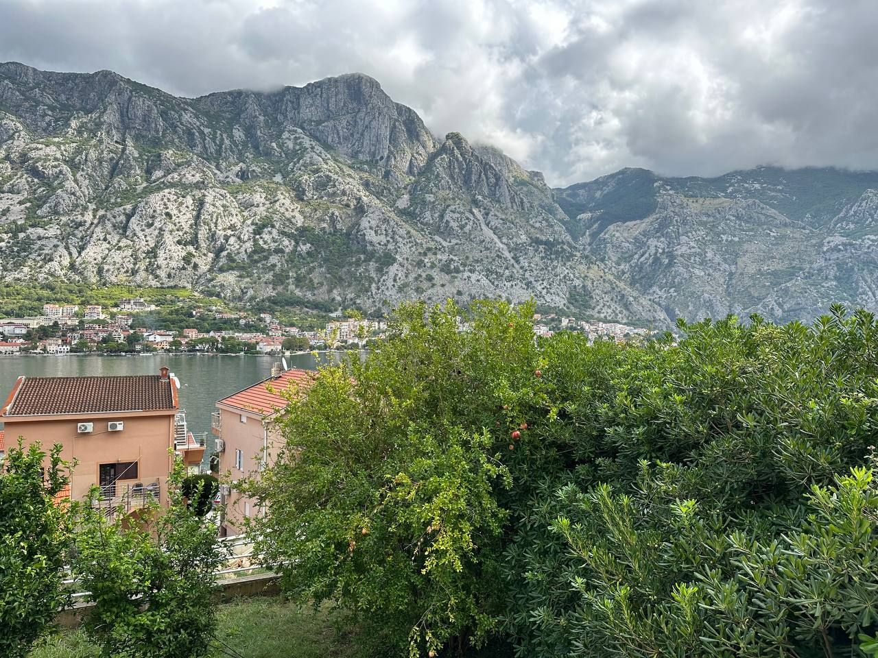 Piso en Kotor, Montenegro, 84 m2 - imagen 1