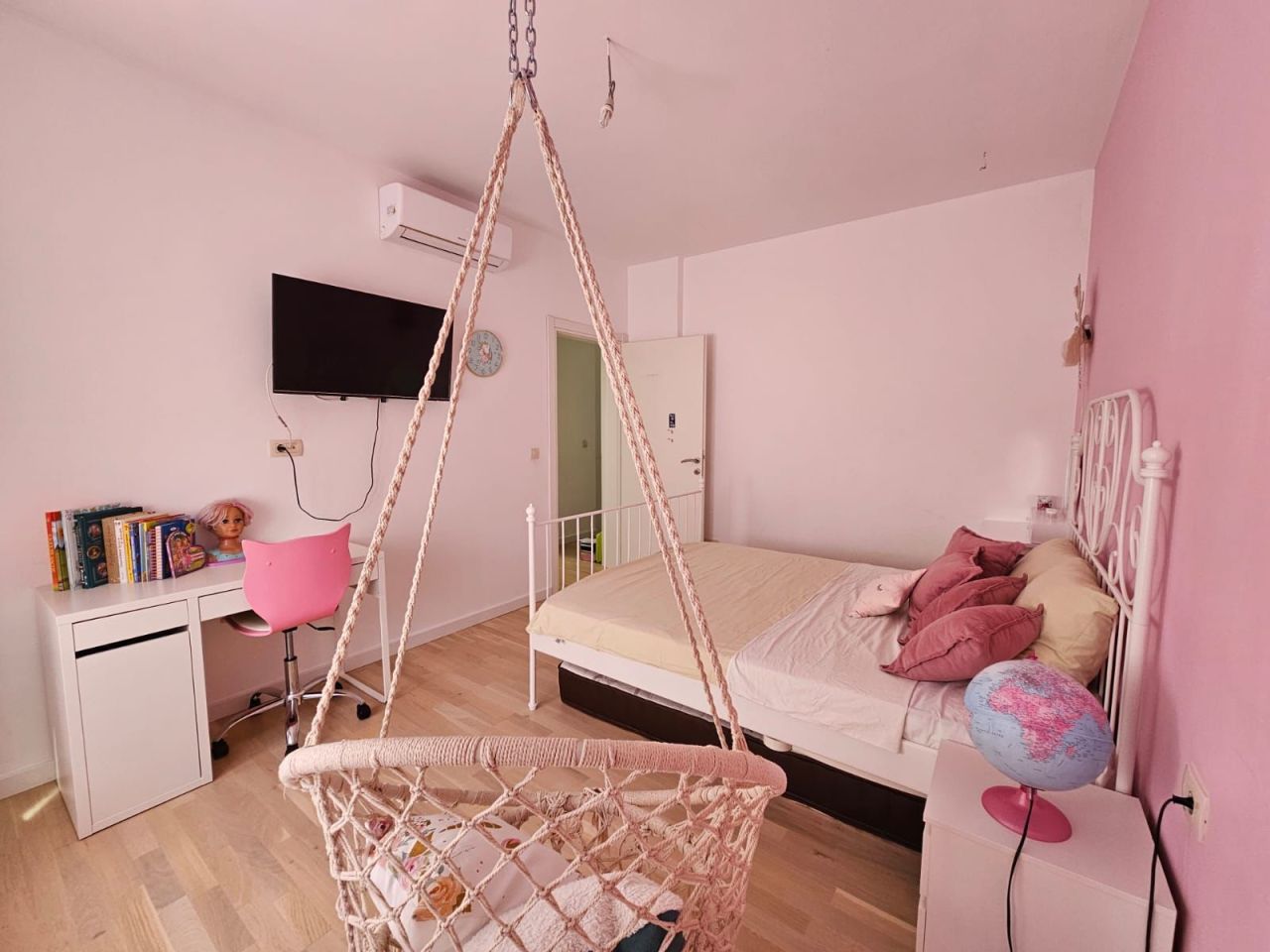 Apartment in Budva, Montenegro, 58 sq.m - picture 1
