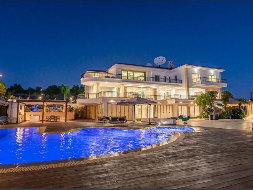Villa in Limassol, Cyprus, 1 054 sq.m - picture 1