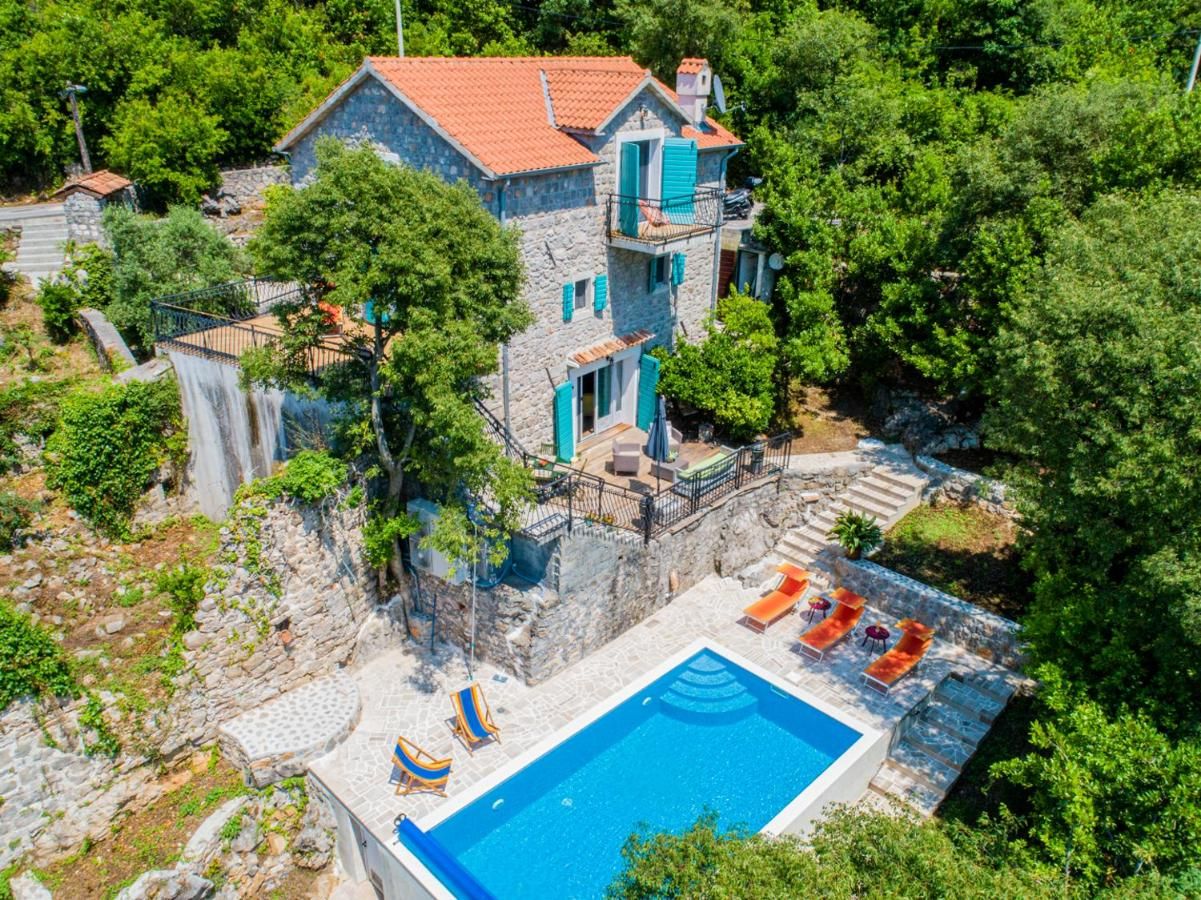 Haus in Tivat, Montenegro, 150 m2 - Foto 1