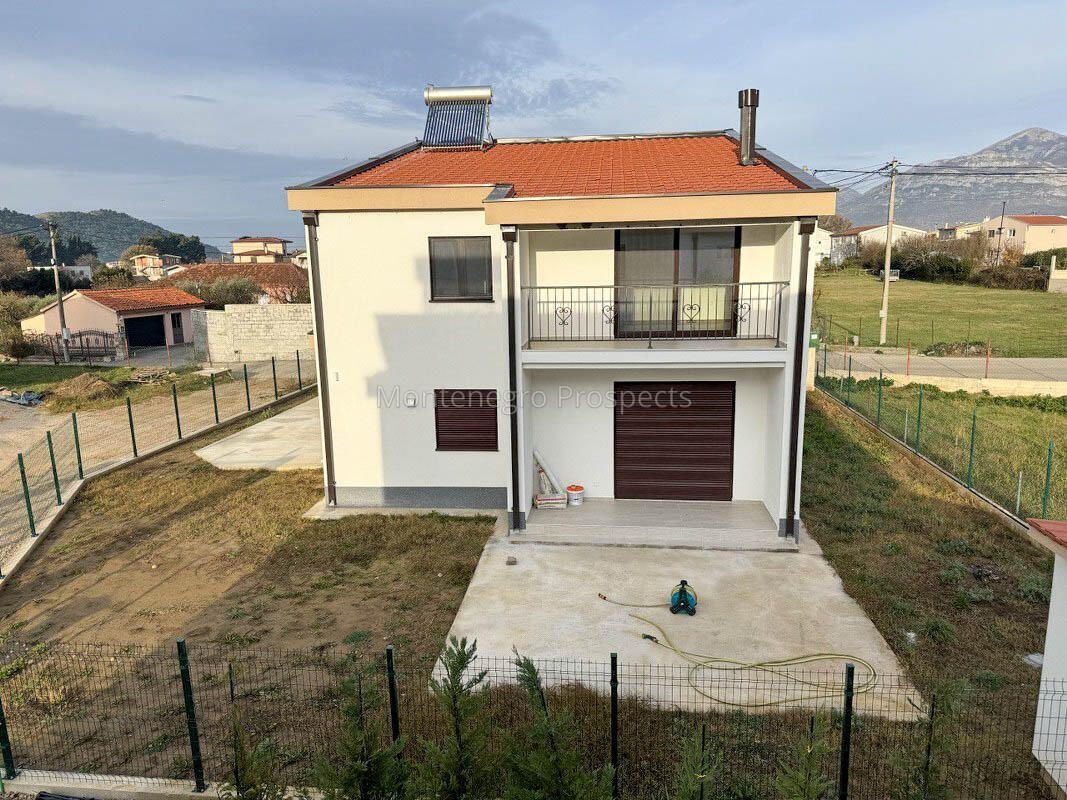 Haus in Bar, Montenegro, 174 m² - Foto 1