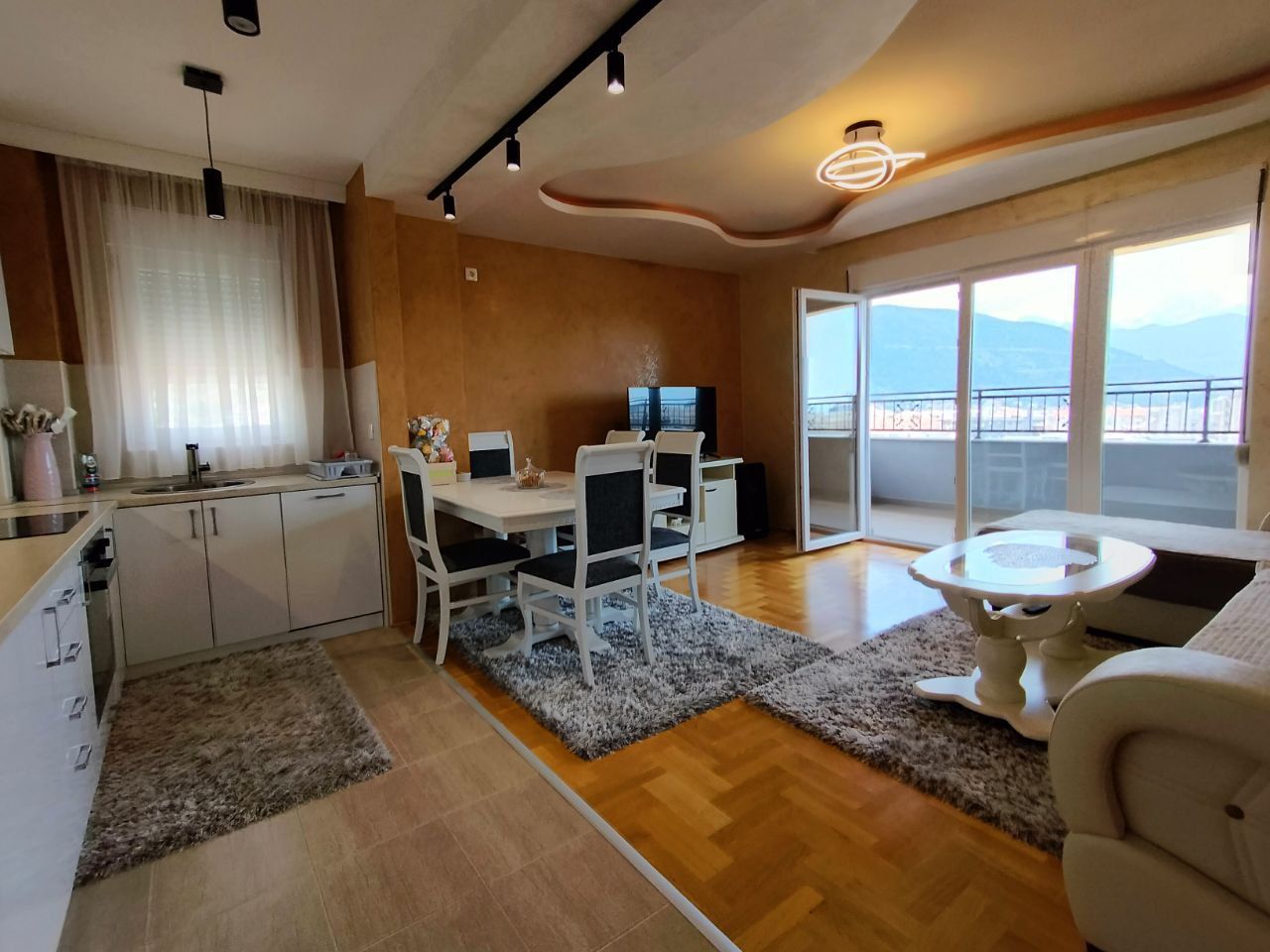 Wohnung in Budva, Montenegro, 85 m2 - Foto 1
