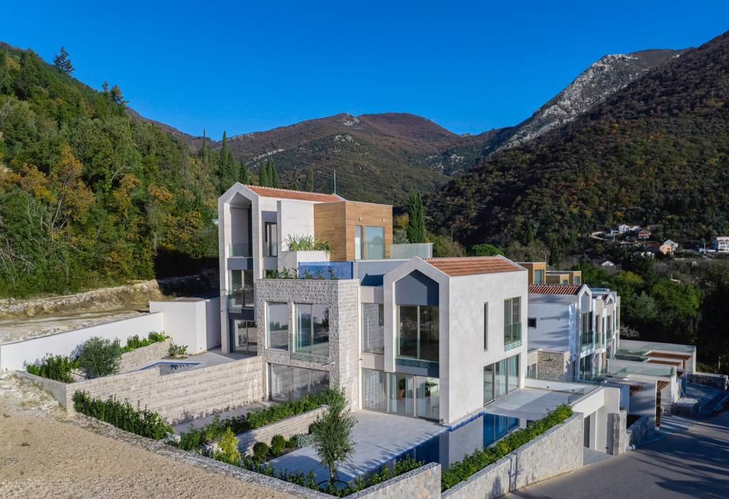 Casa adosada en Tivat, Montenegro, 109 m2 - imagen 1
