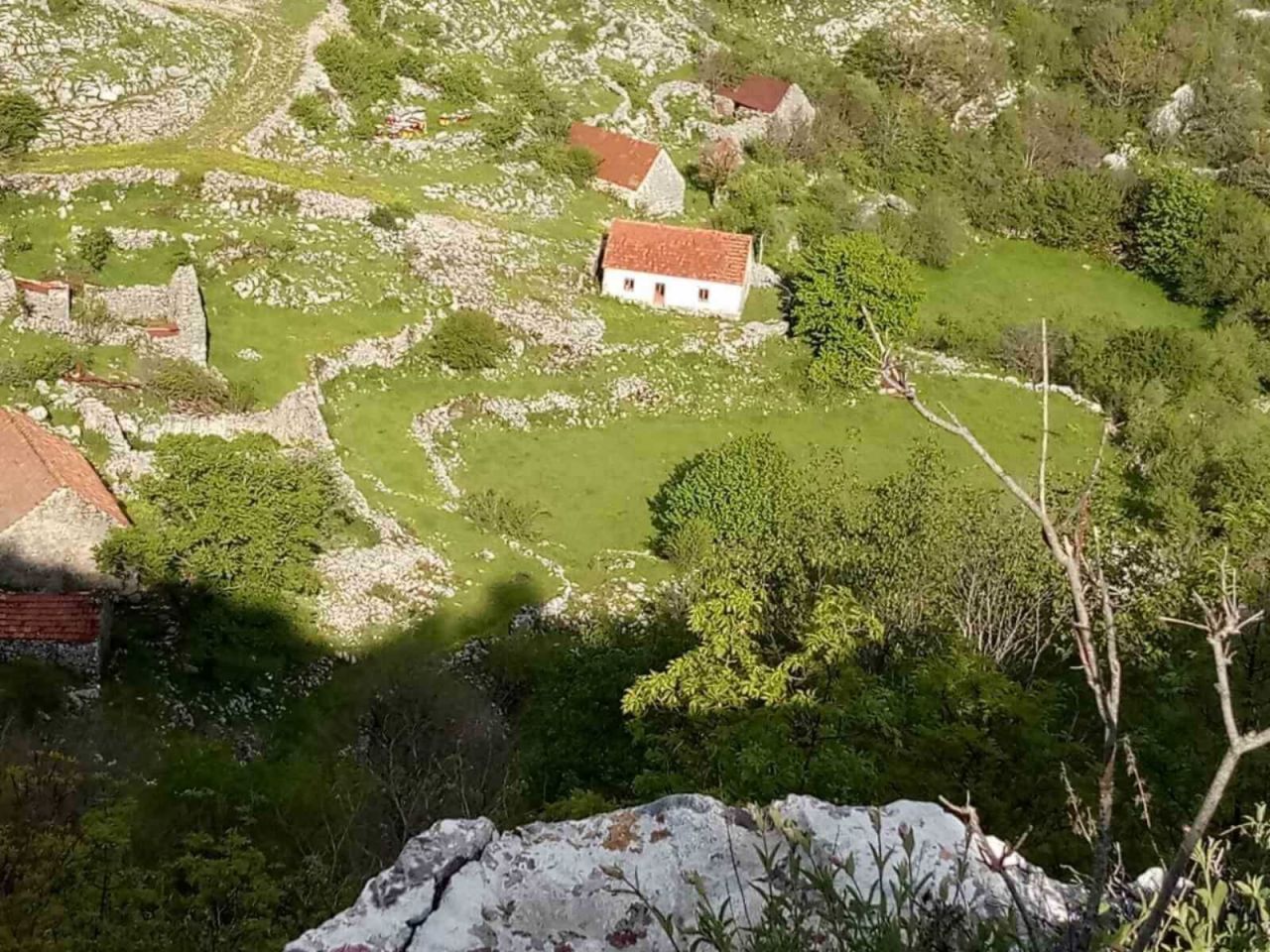 Terrain à Cetinje, Monténégro, 181 051 m2 - image 1