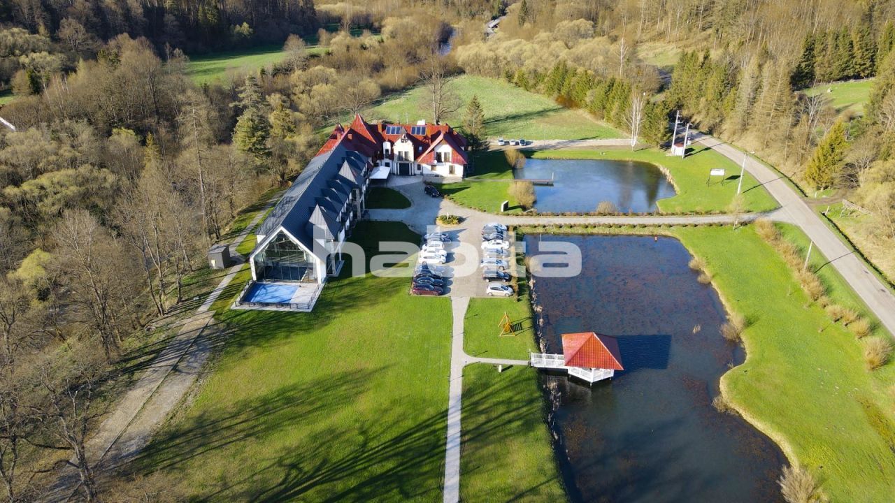 Casa Lutowiska, Polonia, 2 600 m2 - imagen 1
