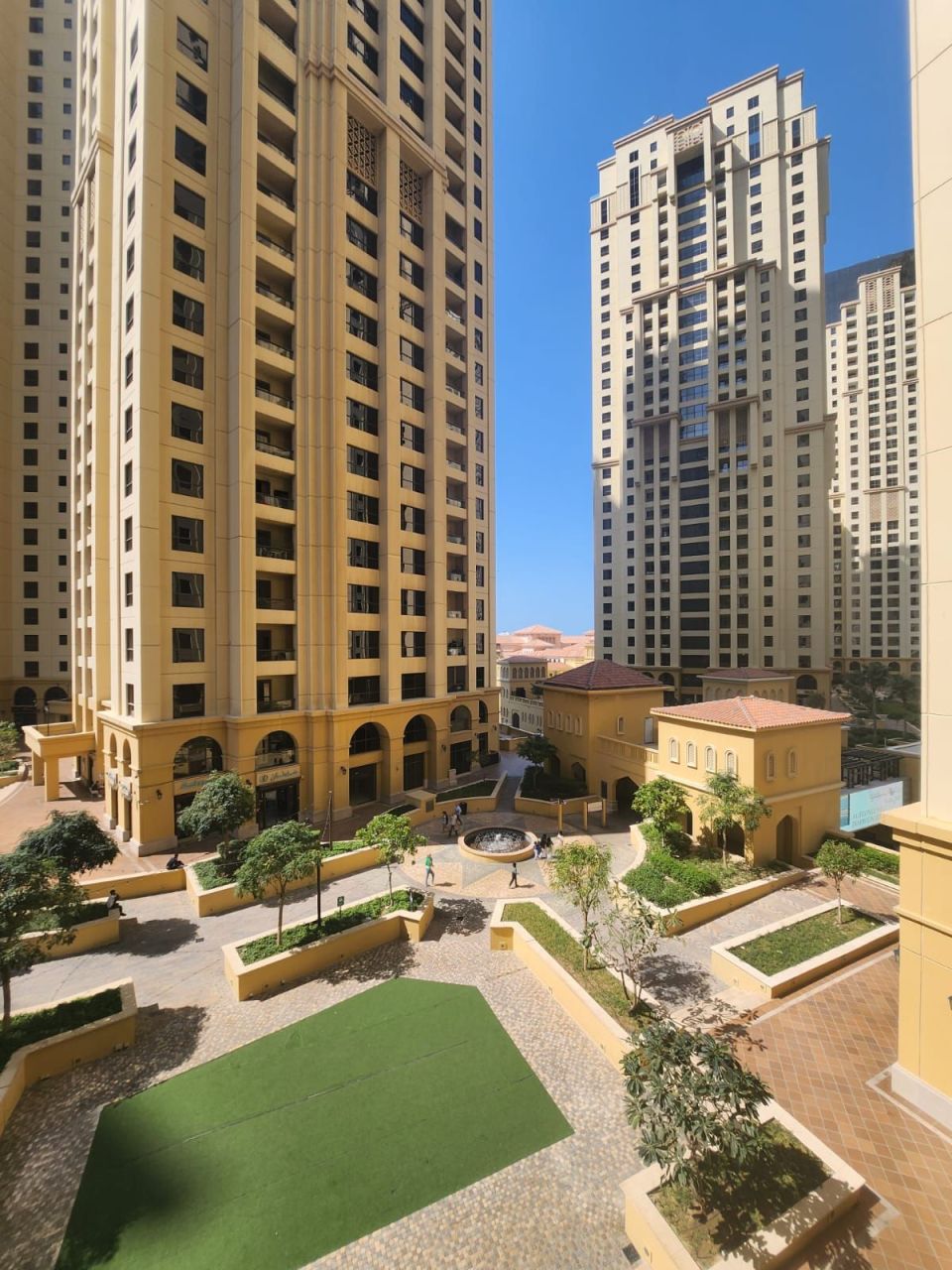 Apartment in Dubai, UAE, 250 sq.m - picture 1