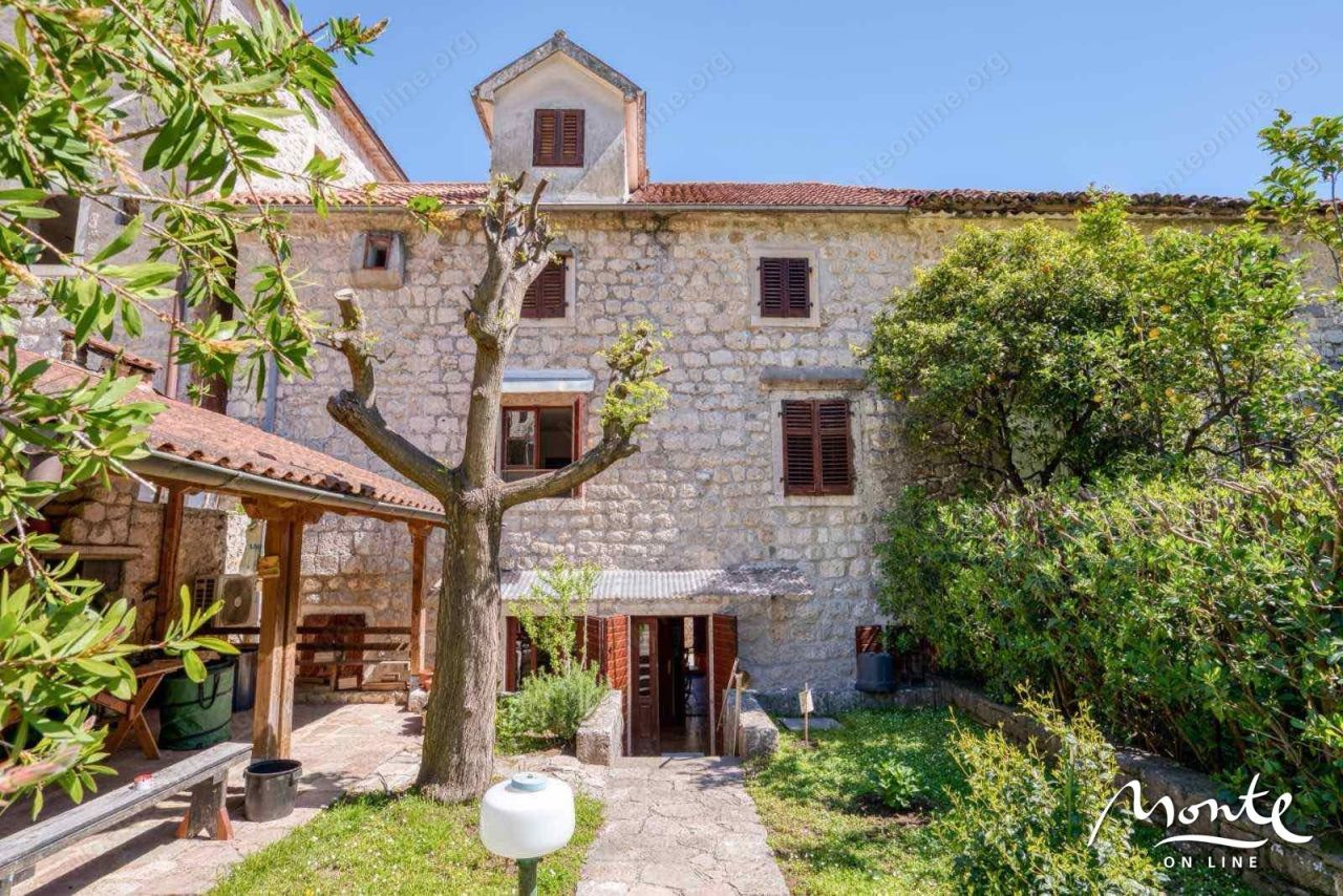 Casa en Kotor, Montenegro, 230 m2 - imagen 1
