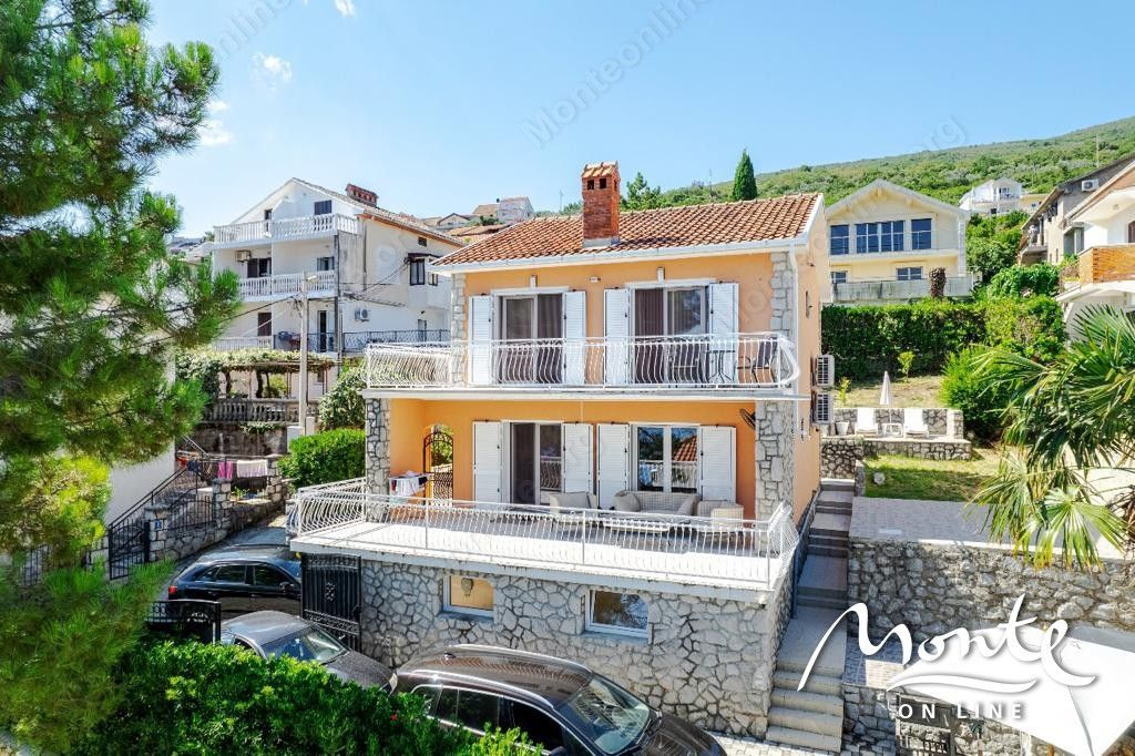 Haus in Tivat, Montenegro, 142 m2 - Foto 1
