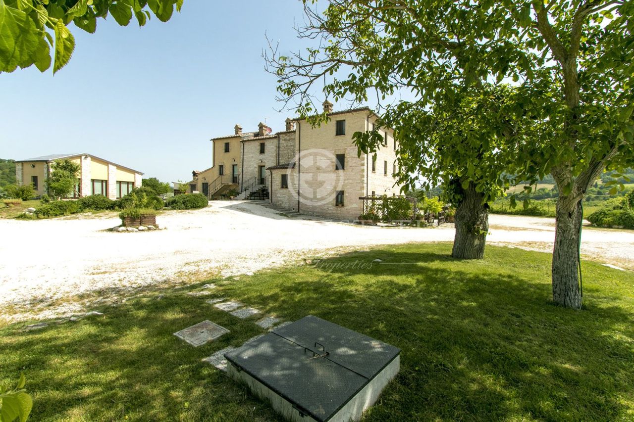 Casa en Ancona, Italia, 730.1 m2 - imagen 1