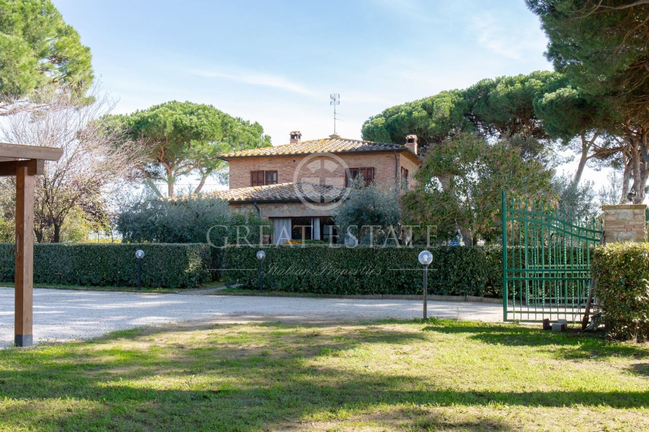 House in Castiglione del Lago, Italy, 290.6 sq.m - picture 1