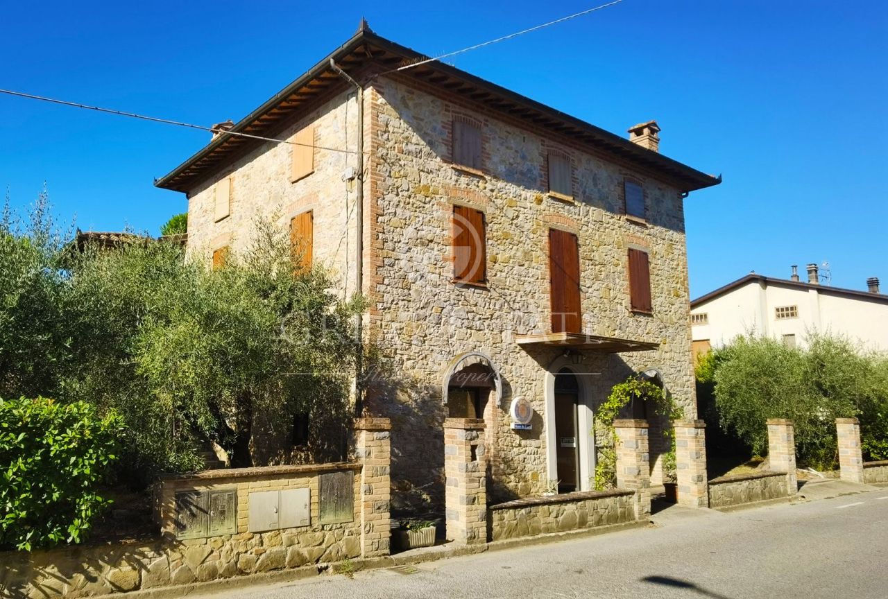 House in Castiglione del Lago, Italy, 382 sq.m - picture 1