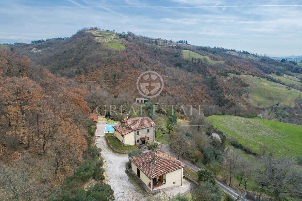 House in Citta di Castello, Italy, 339.05 sq.m - picture 1