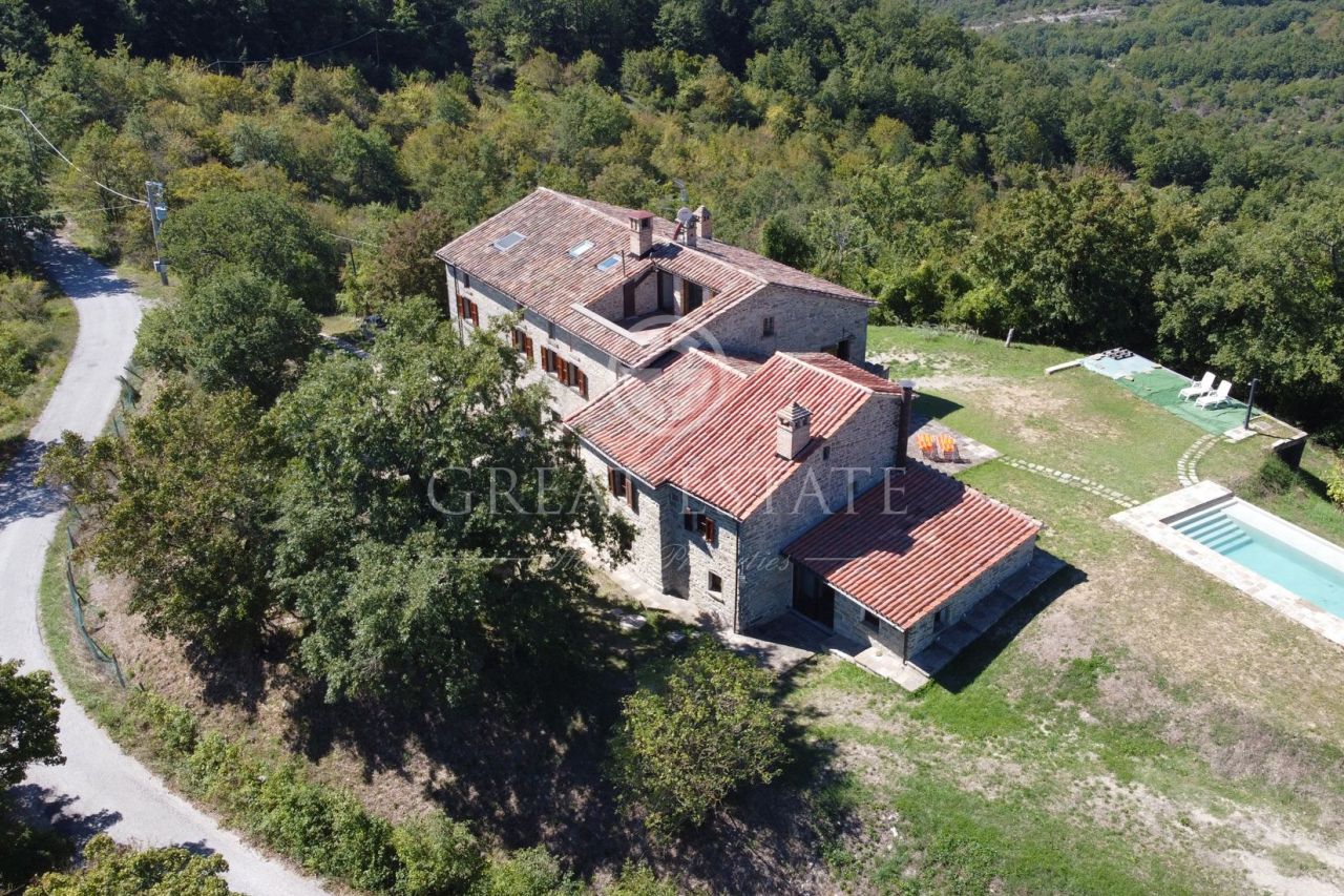 Casa en Citta di Castello, Italia, 600 m2 - imagen 1