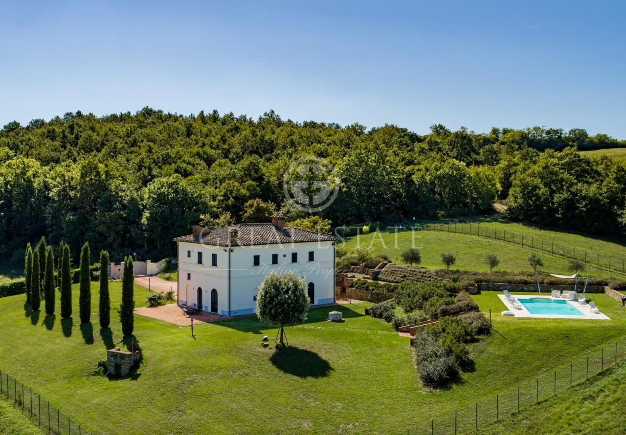House in Montepulciano, Italy, 336.4 sq.m - picture 1